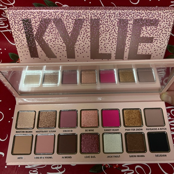 Kylie 2019 Holiday Collection Eyeshadow Palette Kylie Cosmetics Makeup Eyeshadow - Picture 2 of 4